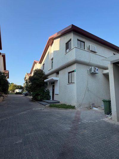 6 חדרים ברעננה — 1