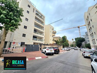 4 חדרים ברעננה — 12